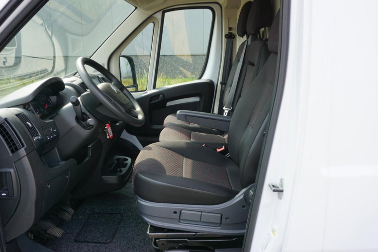 Vehicle Image 33