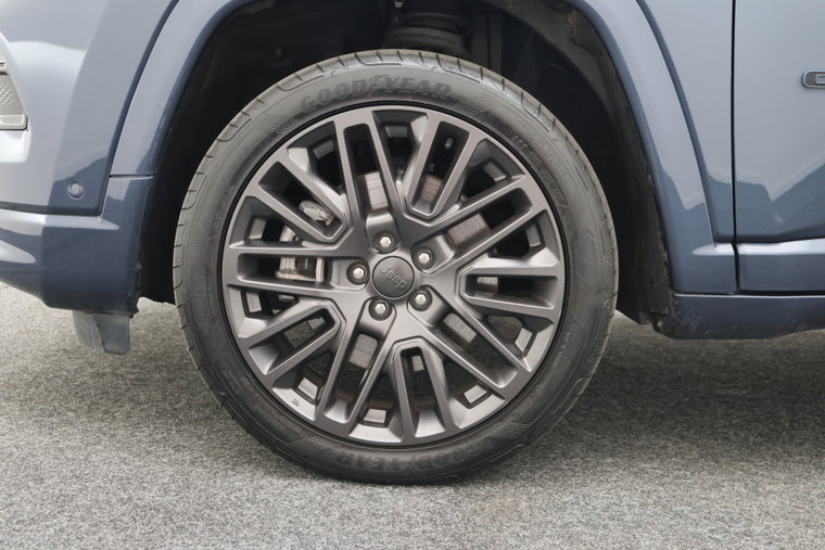 Vehicle Image 30