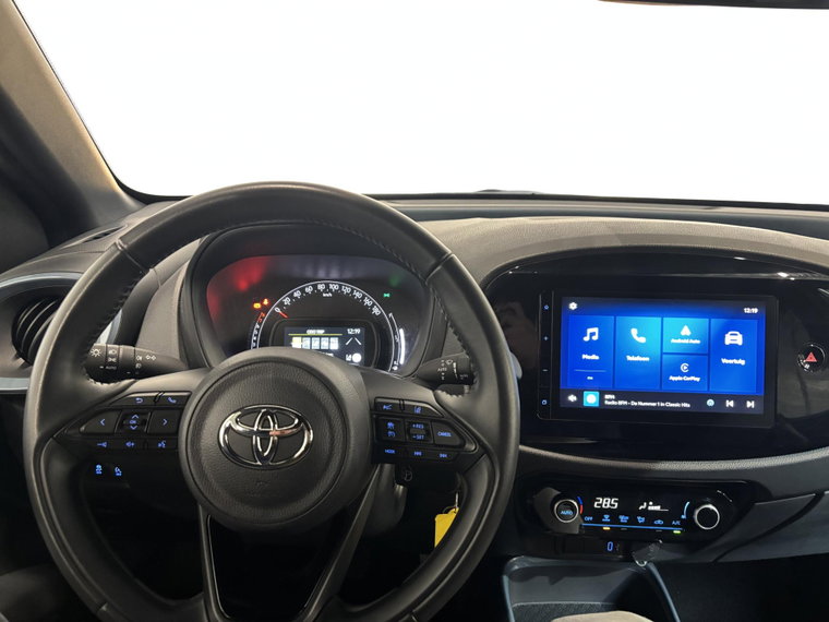 Vehicle Image 14