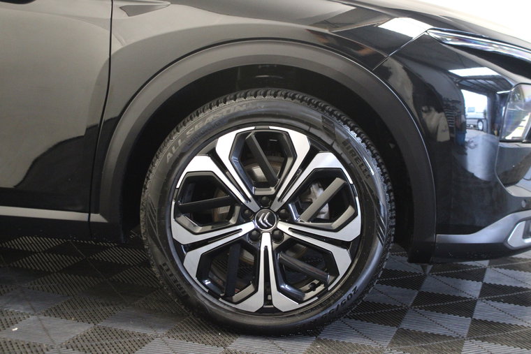 Vehicle Image 10