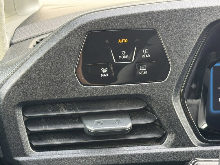 Vehicle Image 27