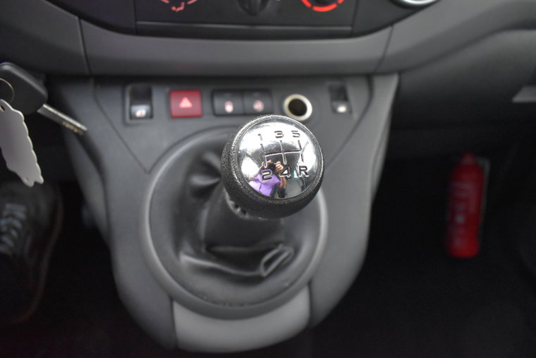 Vehicle Image 16