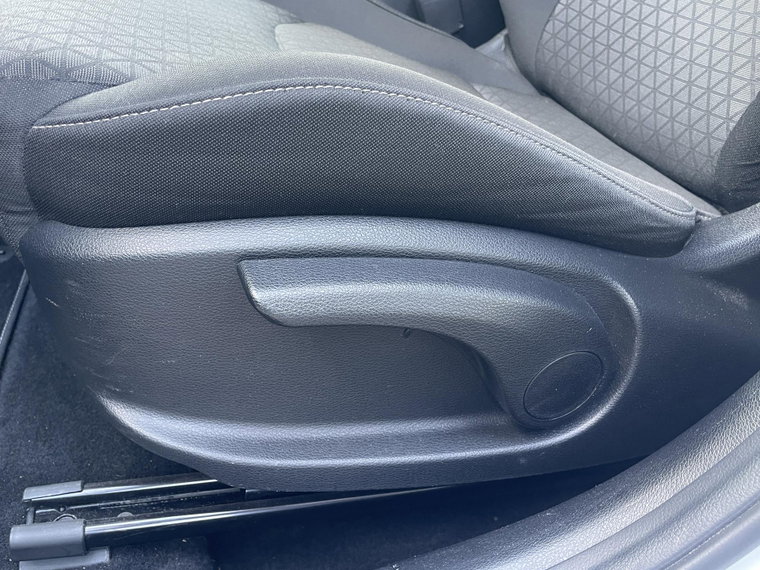 Vehicle Image 26