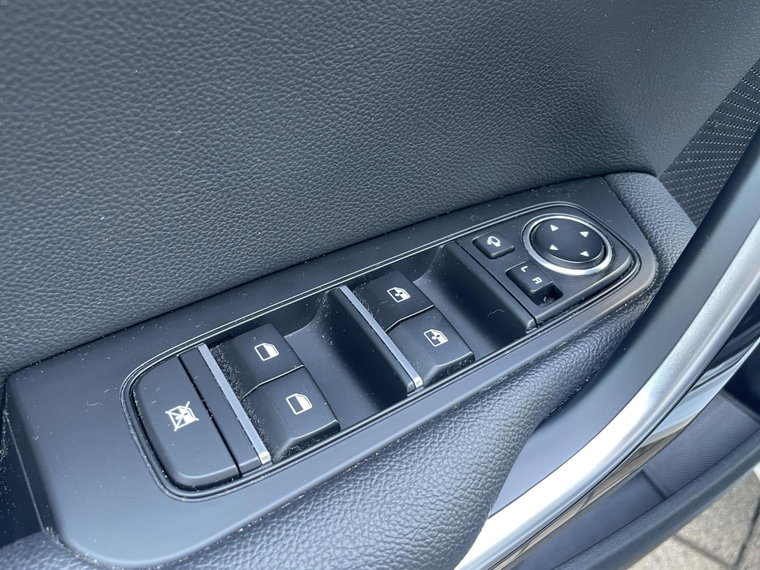 Vehicle Image 28