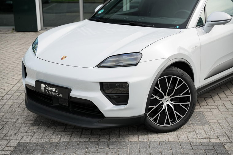Vehicle Image 23