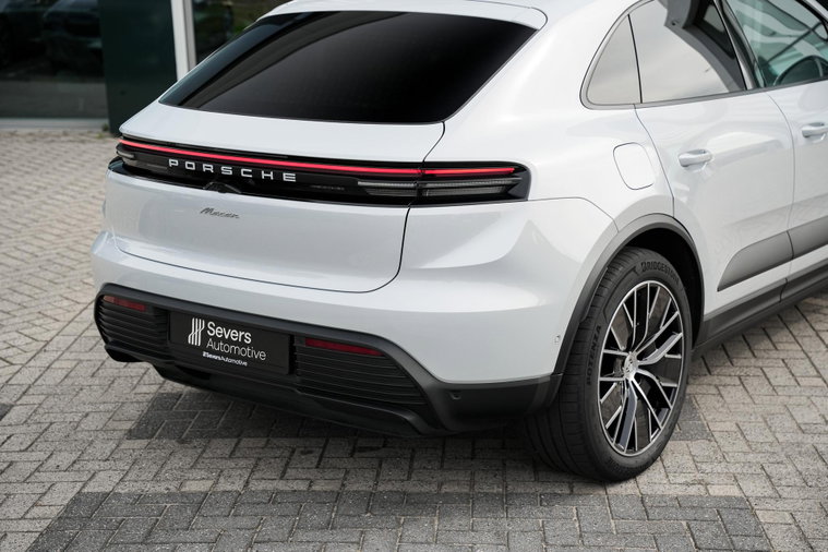 Vehicle Image 24