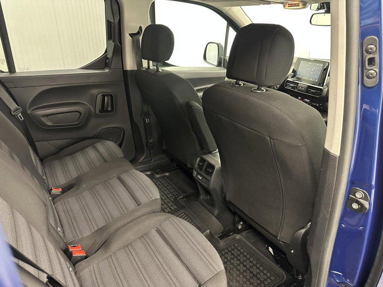 Vehicle Image 17