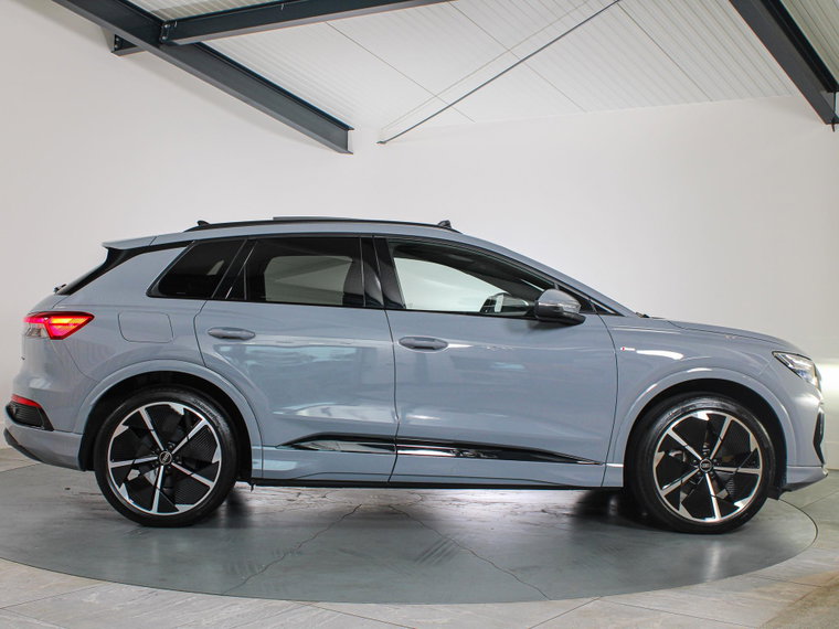 Vehicle Image 23