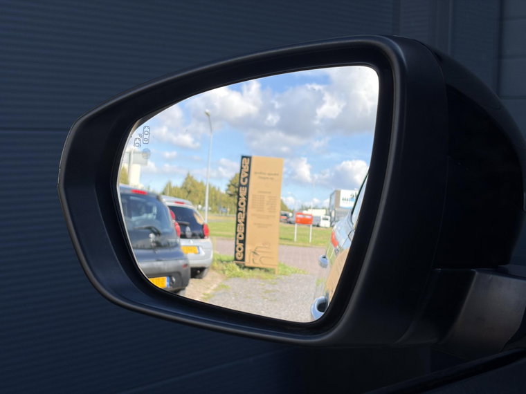 Vehicle Image 38