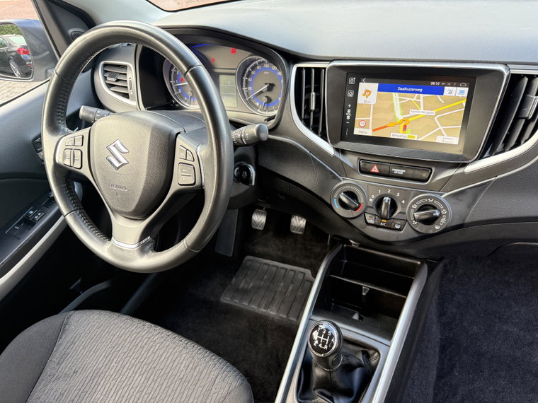 Vehicle Image 25