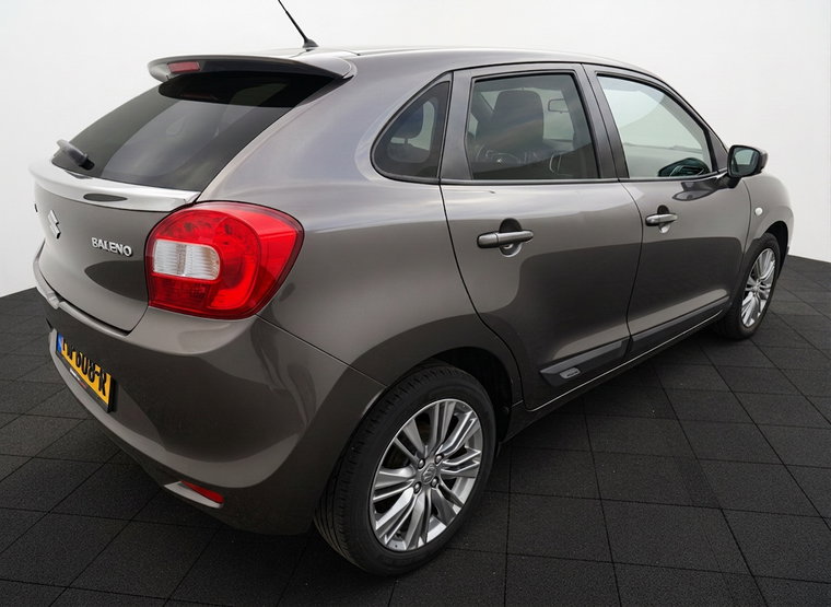 Vehicle Image 6