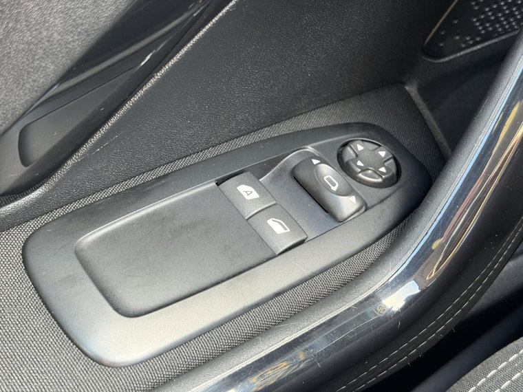 Vehicle Image 24
