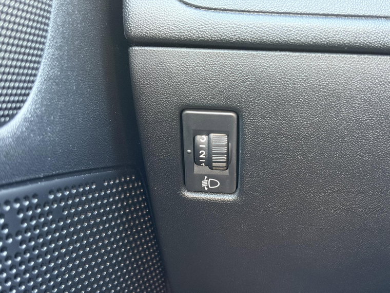 Vehicle Image 25