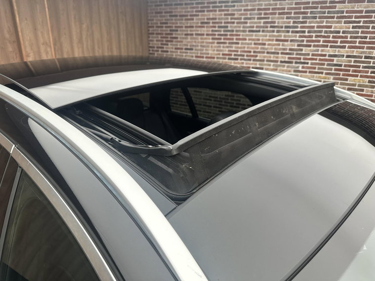 Vehicle Image 28