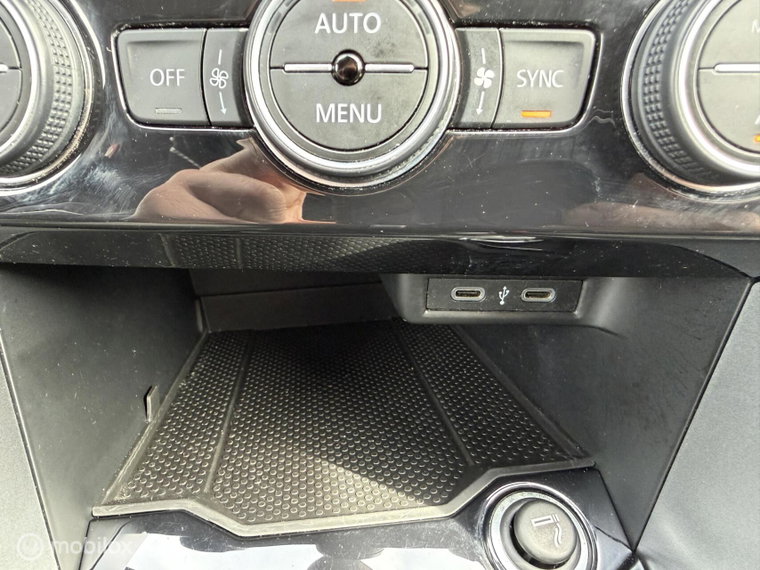 Vehicle Image 52