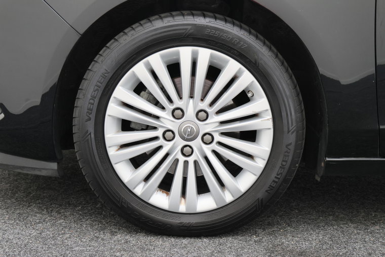 Vehicle Image 25