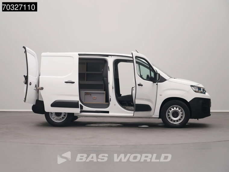 Vehicle Image 10