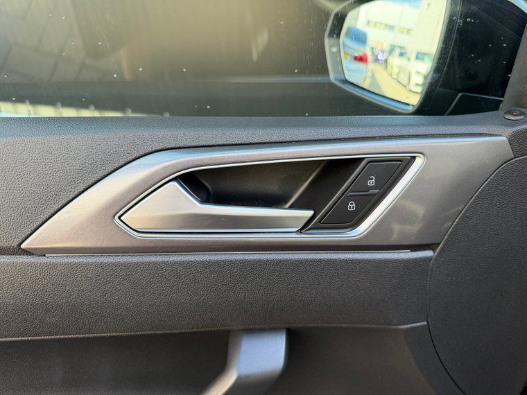 Vehicle Image 27