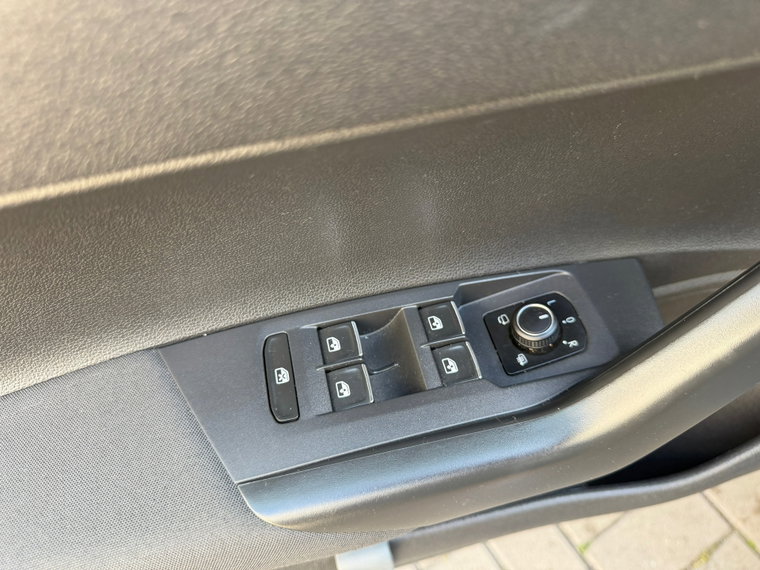 Vehicle Image 28