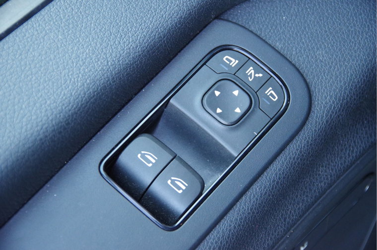 Vehicle Image 26