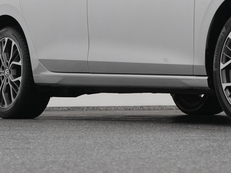 Vehicle Image 38