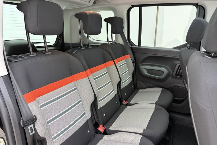 Vehicle Image 13