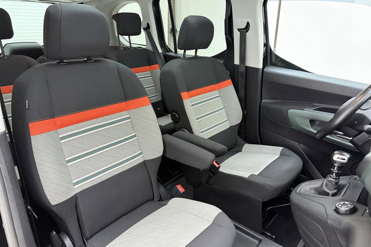 Vehicle Image 15