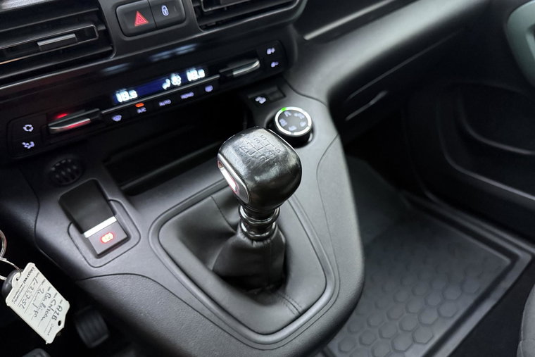 Vehicle Image 23