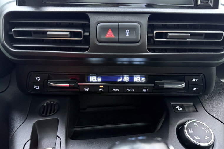Vehicle Image 27