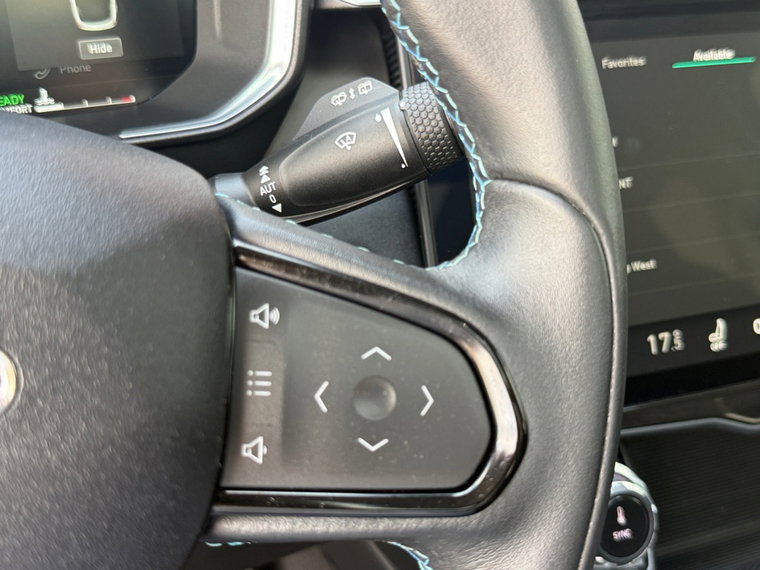 Vehicle Image 25