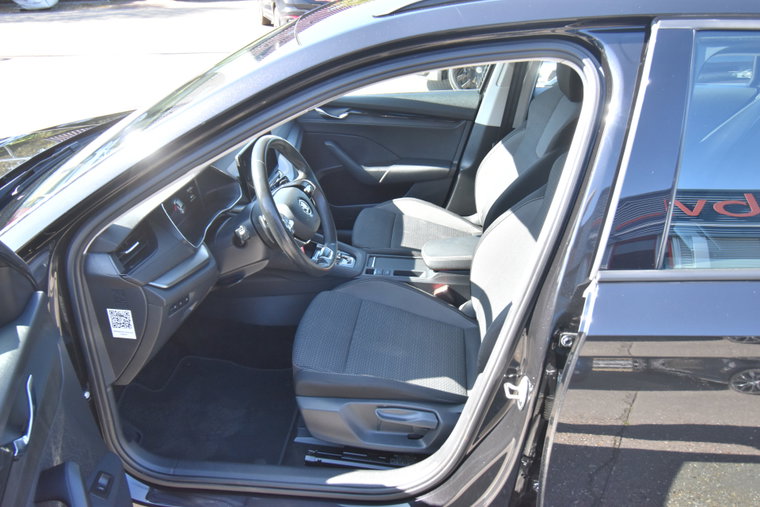 Vehicle Image 25