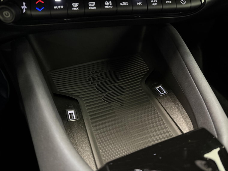 Vehicle Image 24