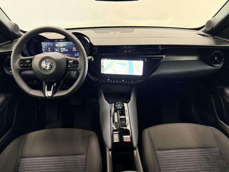 Vehicle Image 32