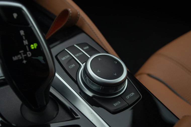 Vehicle Image 23