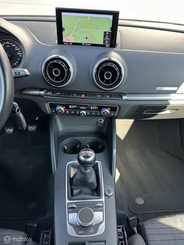 Vehicle Image 33