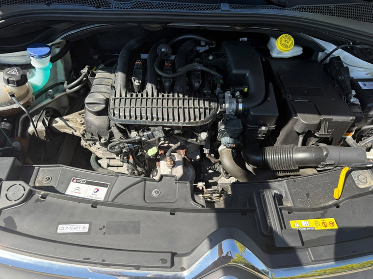Vehicle Image 25