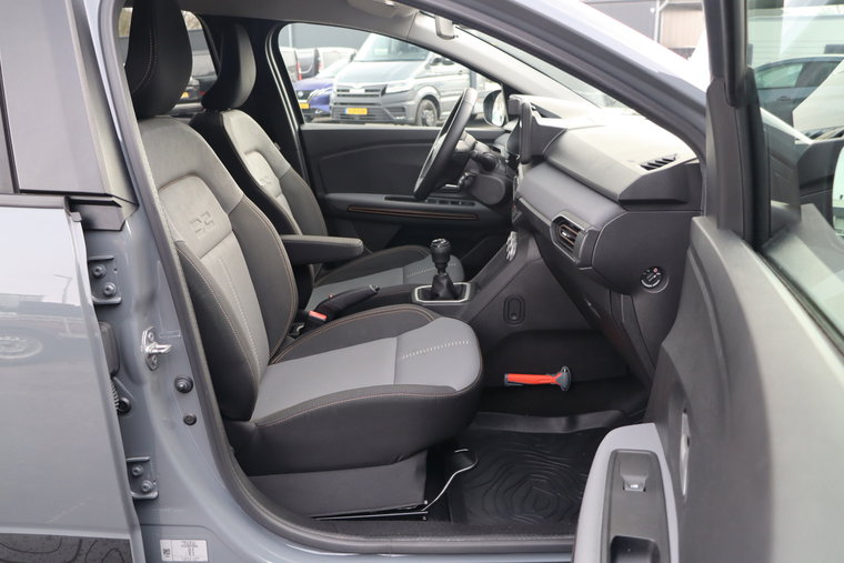 Vehicle Image 12