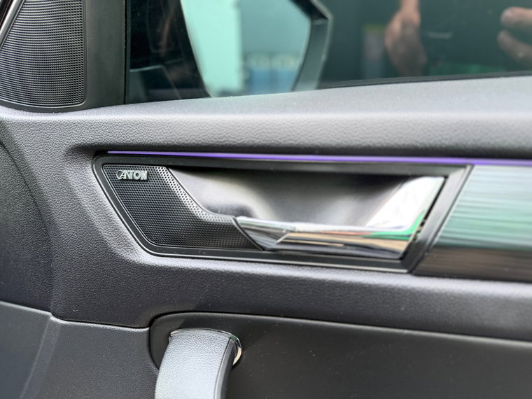 Vehicle Image 25