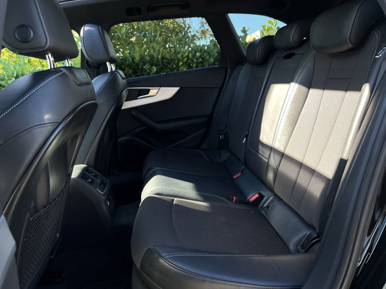 Vehicle Image 32