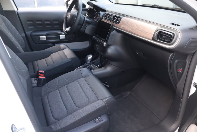Vehicle Image 18