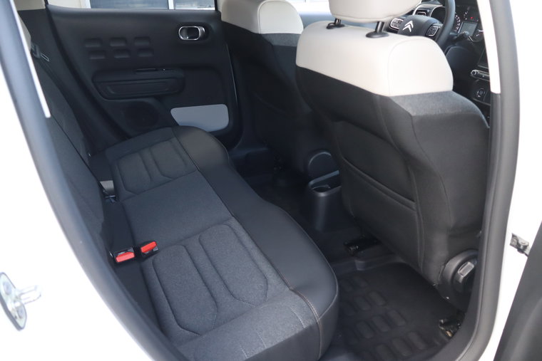 Vehicle Image 19