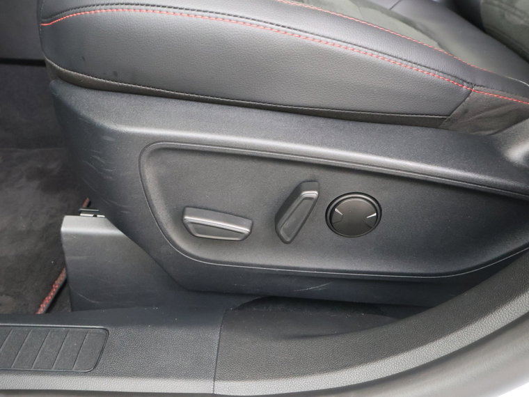 Vehicle Image 28