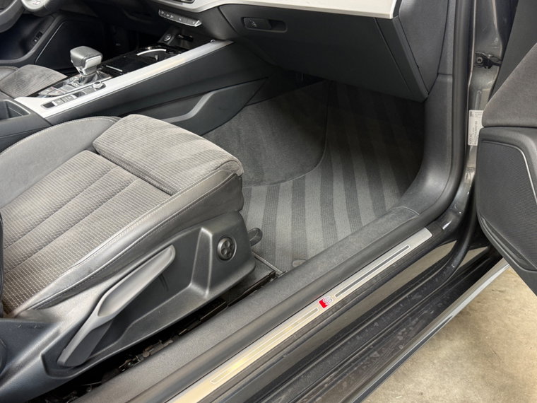 Vehicle Image 22