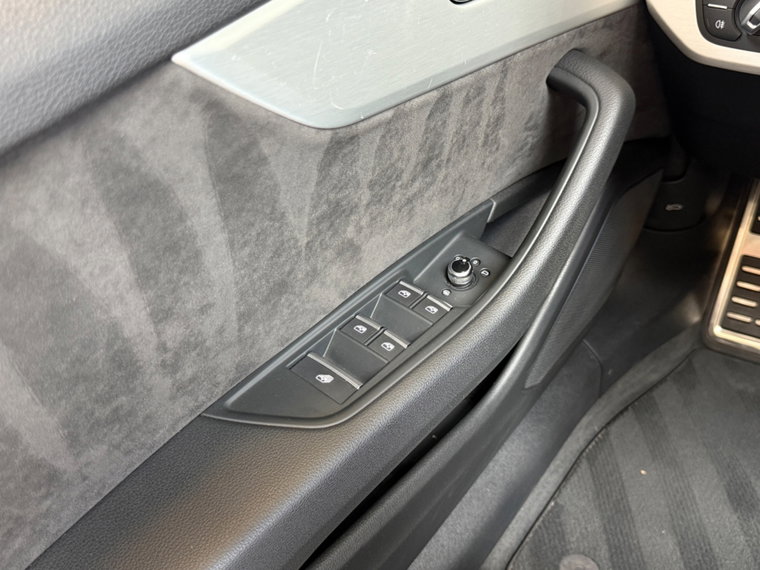 Vehicle Image 36