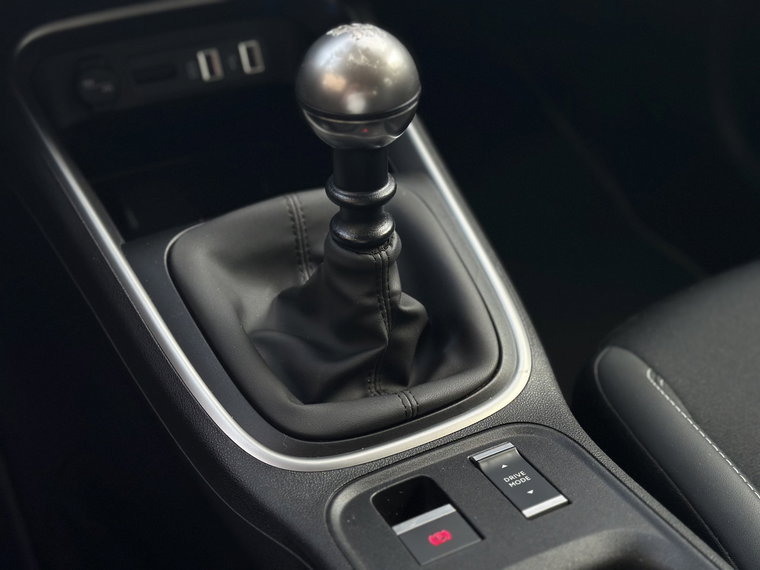 Vehicle Image 24
