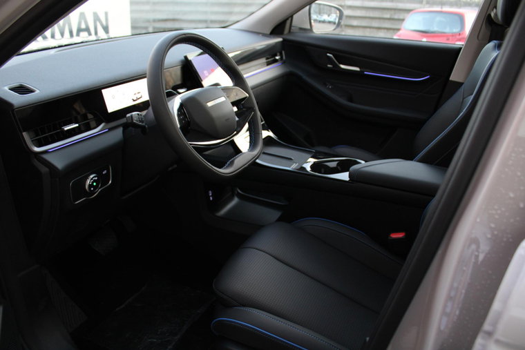 Vehicle Image 14