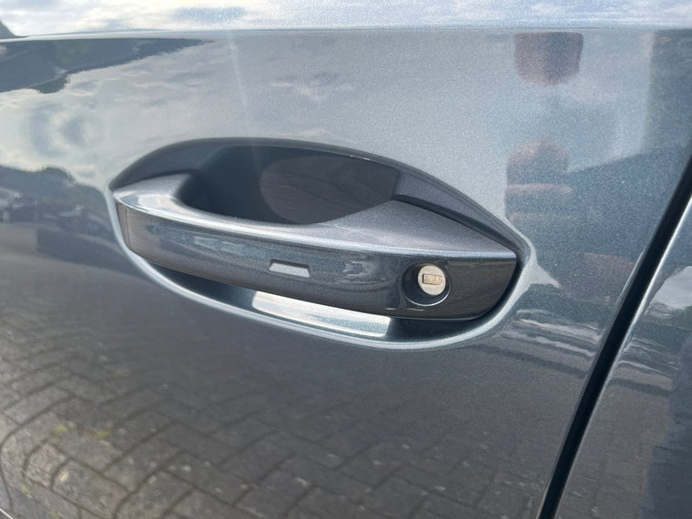 Vehicle Image 32
