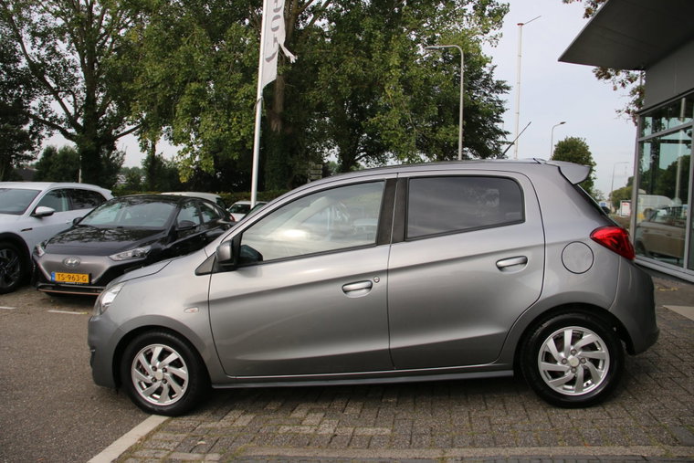 Vehicle Image 5