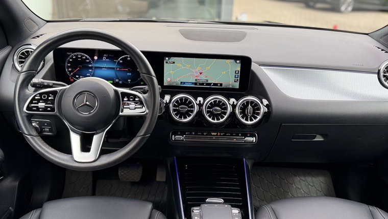 Vehicle Image 32