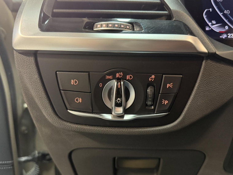 Vehicle Image 28